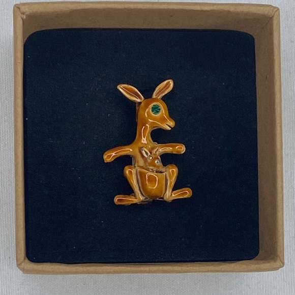 Vintage Brown Enamel Rhinestone-Eye Kangaroo Joey Brooch Pin OS - Picture 4 of 15